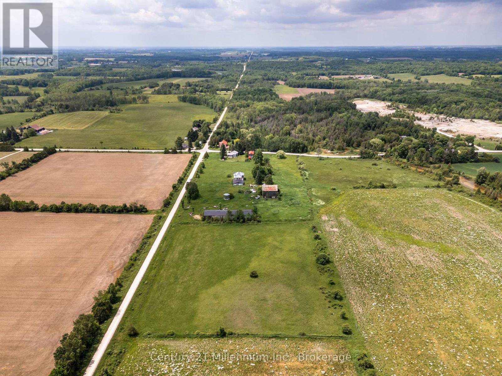 135389 Concession 8 Road, Chatsworth, Ontario N0H 1K0 - Photo 9 - X12551506