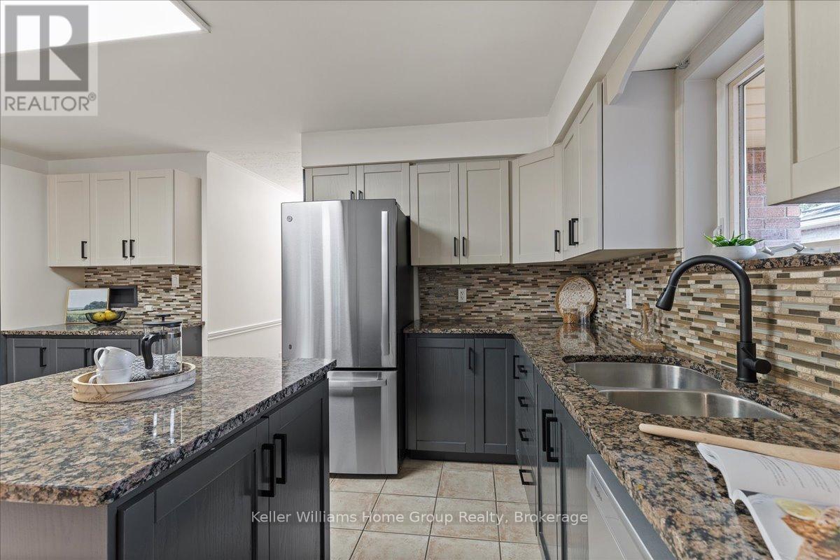 113 Rushbrook Drive, Kitchener, Ontario N2E 3C8 - Photo 11 - X12551646