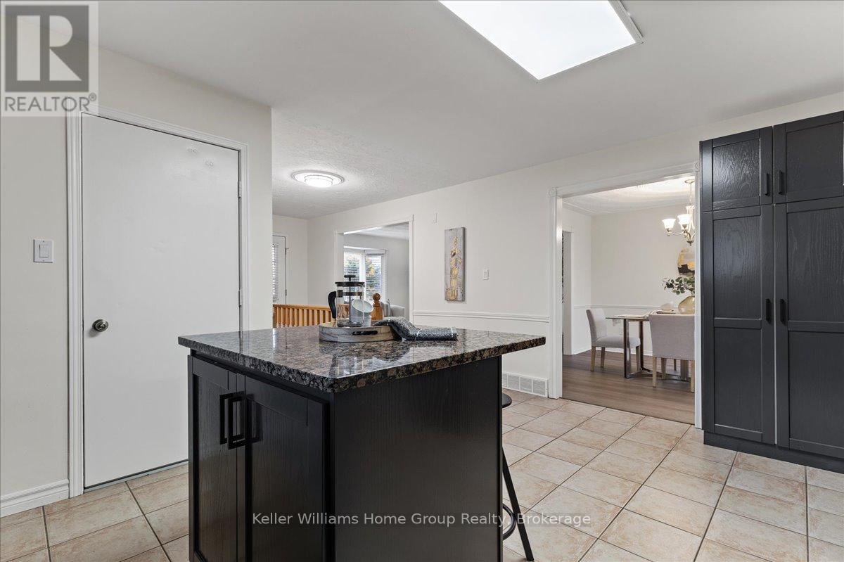 113 Rushbrook Drive, Kitchener, Ontario N2E 3C8 - Photo 12 - X12551646