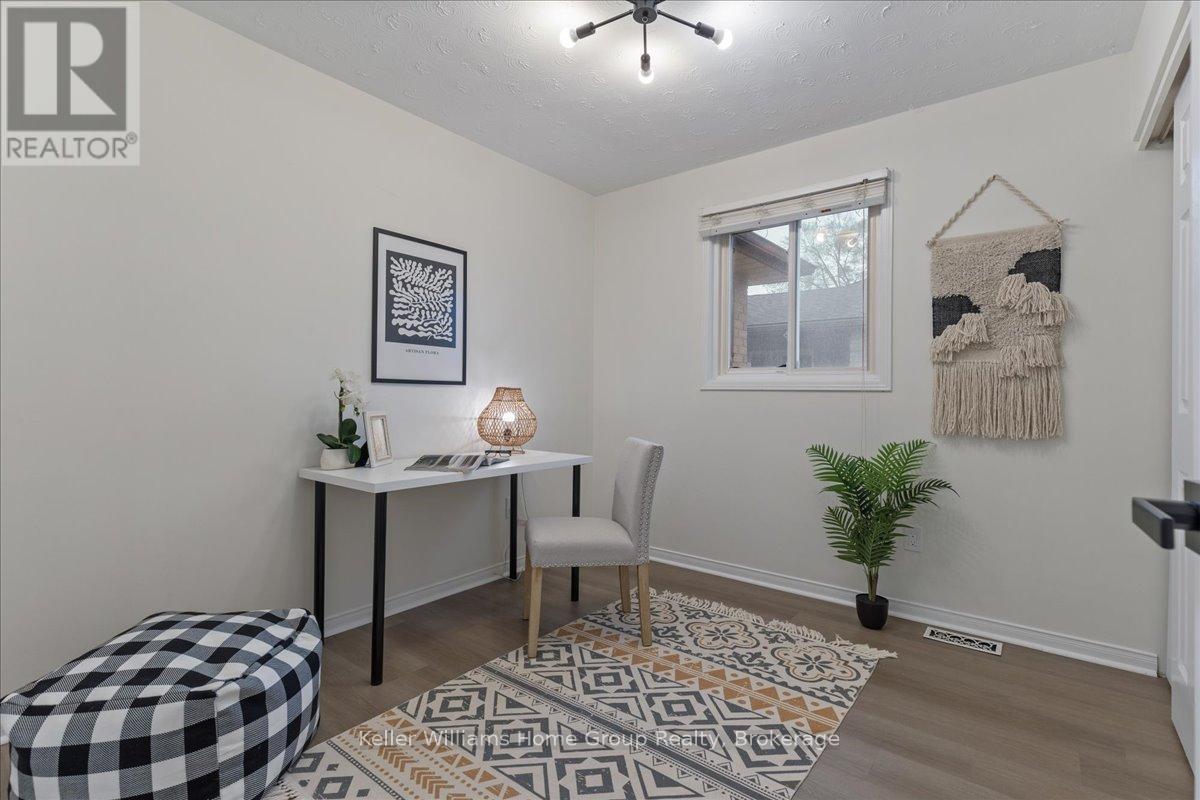 113 Rushbrook Drive, Kitchener, Ontario N2E 3C8 - Photo 21 - X12551646