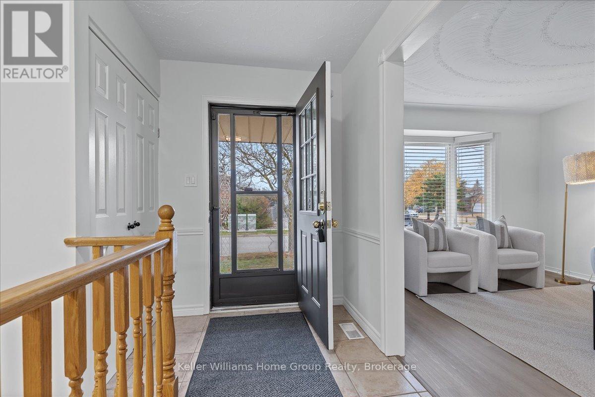 113 Rushbrook Drive, Kitchener, Ontario N2E 3C8 - Photo 3 - X12551646