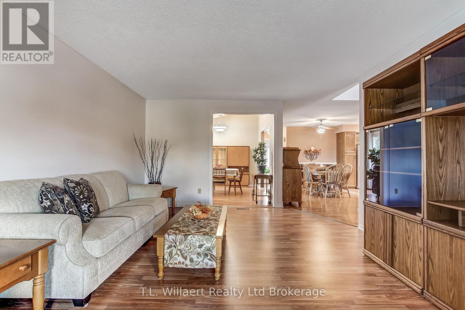 62 Edwin Crescent, Tillsonburg, Ontario N4G 5H6 - Photo 2 - X12437621