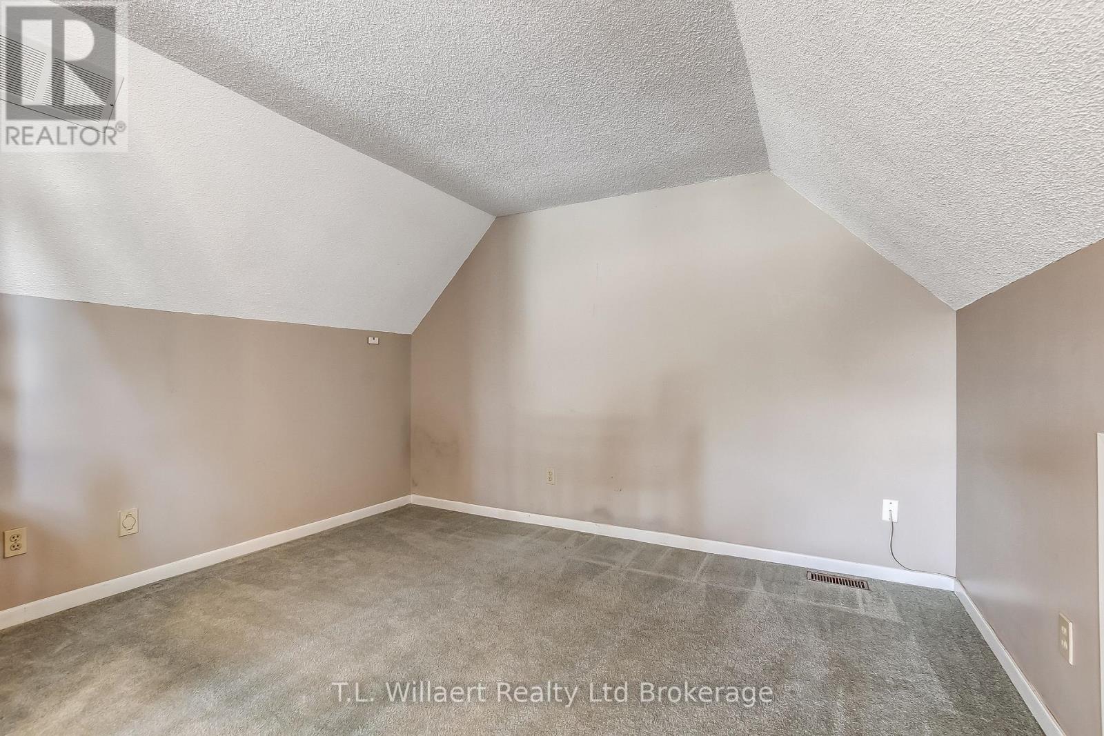 62 Edwin Crescent, Tillsonburg, Ontario N4G 5H6 - Photo 22 - X12437621