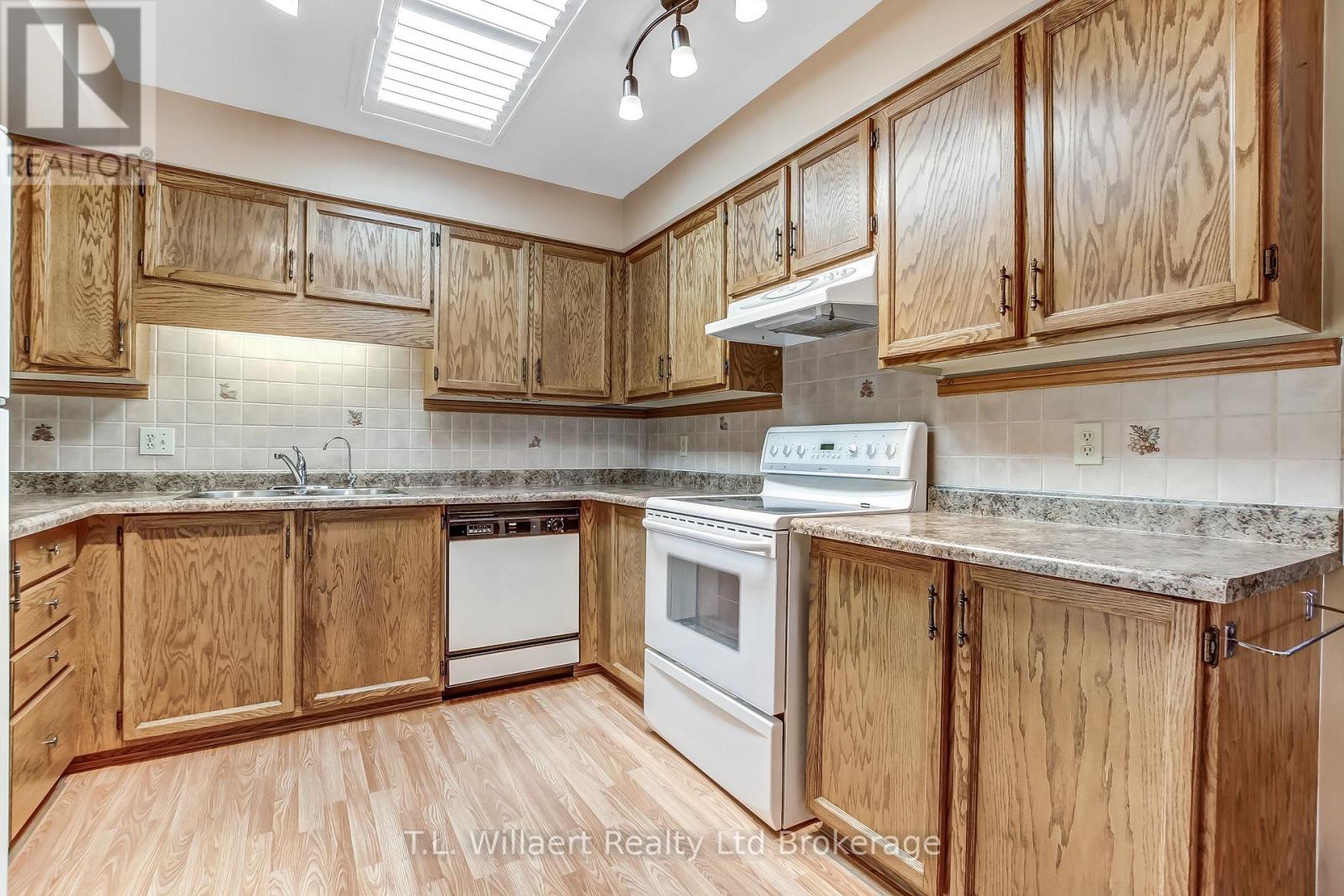 62 Edwin Crescent, Tillsonburg, Ontario N4G 5H6 - Photo 10 - X12437621