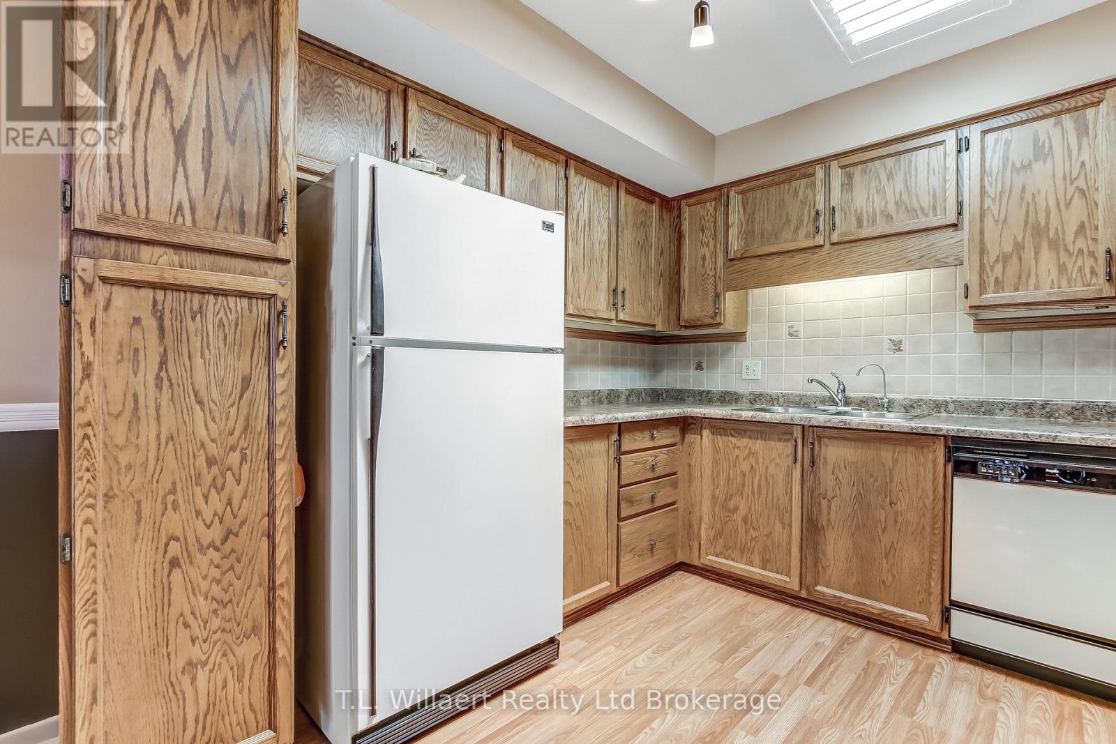 62 Edwin Crescent, Tillsonburg, Ontario N4G 5H6 - Photo 11 - X12437621