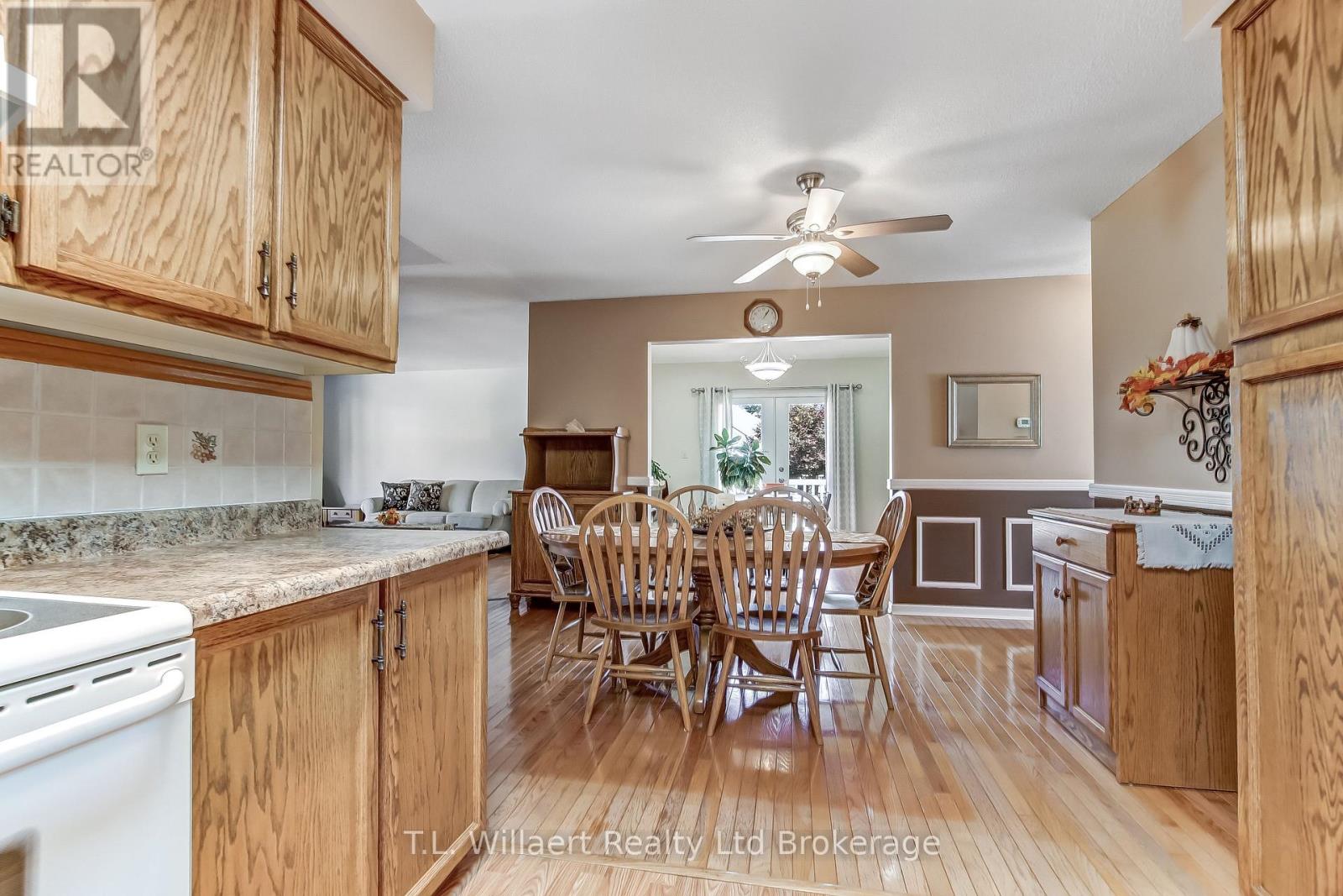 62 Edwin Crescent, Tillsonburg, Ontario N4G 5H6 - Photo 12 - X12437621