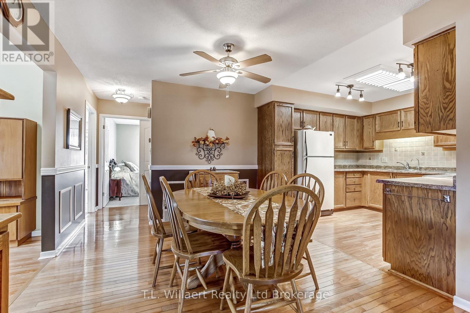 62 Edwin Crescent, Tillsonburg, Ontario N4G 5H6 - Photo 8 - X12437621