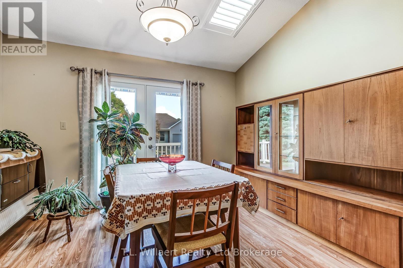 62 Edwin Crescent, Tillsonburg, Ontario N4G 5H6 - Photo 7 - X12437621