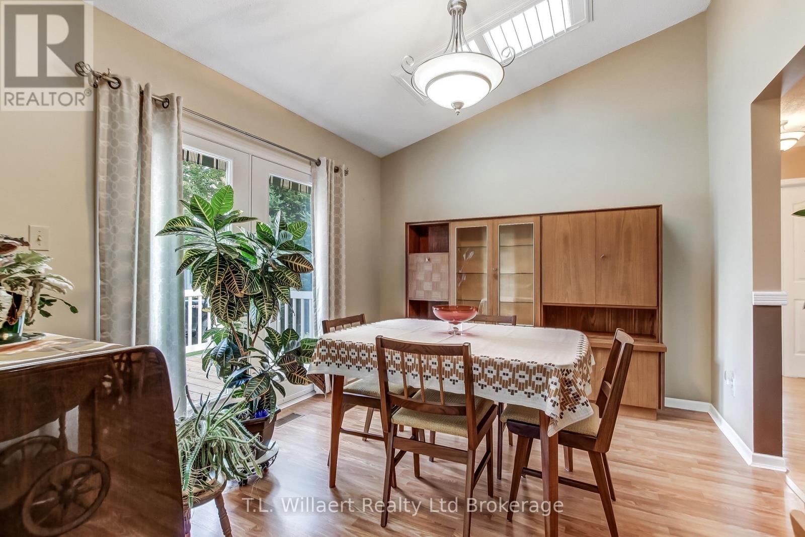 62 Edwin Crescent, Tillsonburg, Ontario N4G 5H6 - Photo 6 - X12437621