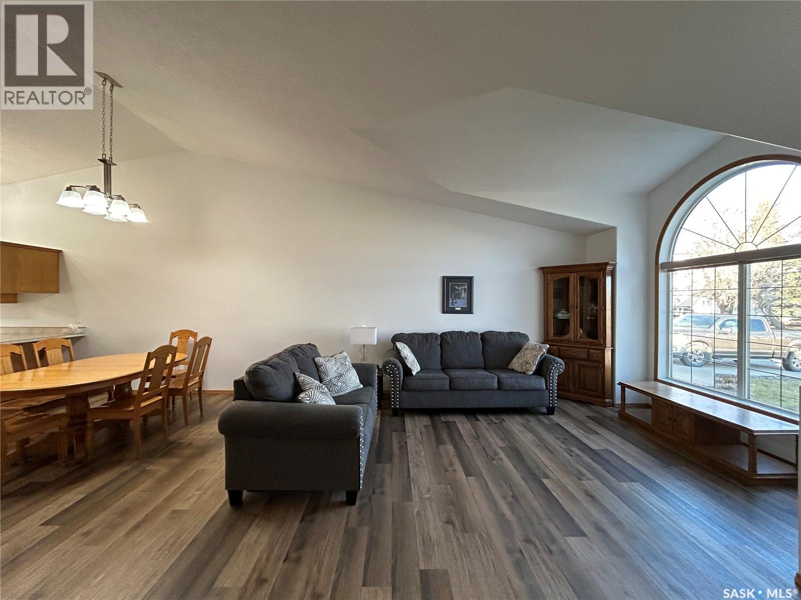 713 9th Street, Humboldt, Saskatchewan  S0K 2A0 - Photo 5 - SK024165