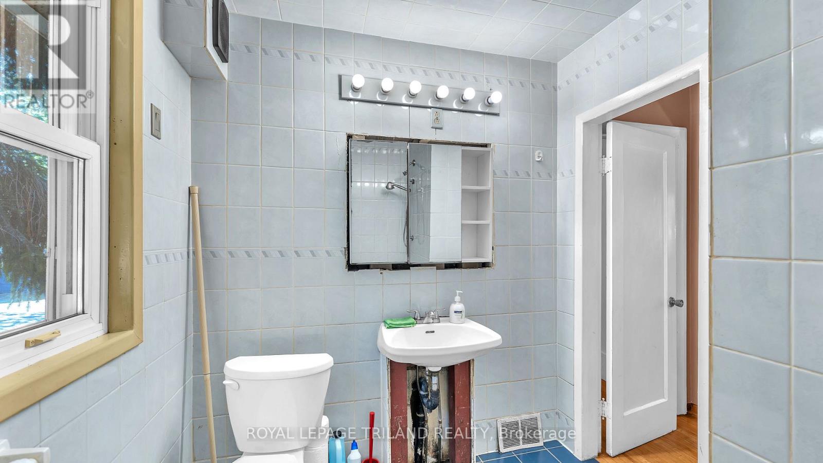 1041 Hamilton Road, London East, Ontario  N5W 1A7 - Photo 13 - X12413957