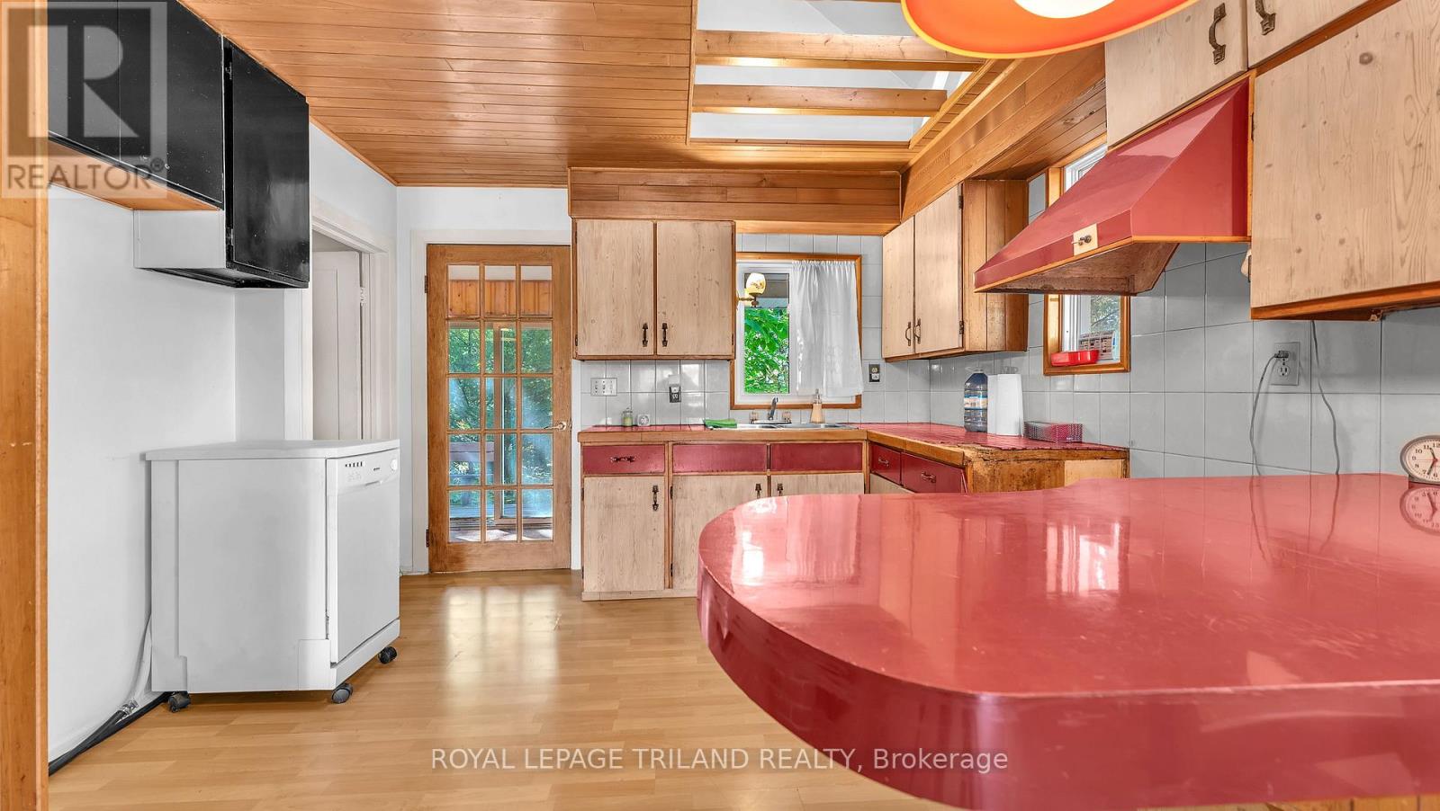 1041 Hamilton Road, London East, Ontario  N5W 1A7 - Photo 8 - X12413957