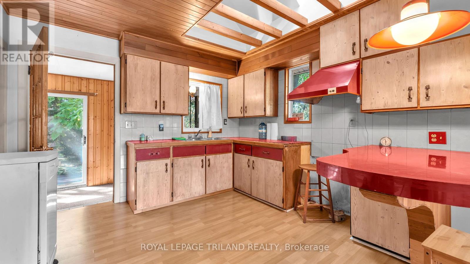 1041 Hamilton Road, London East, Ontario  N5W 1A7 - Photo 5 - X12413957