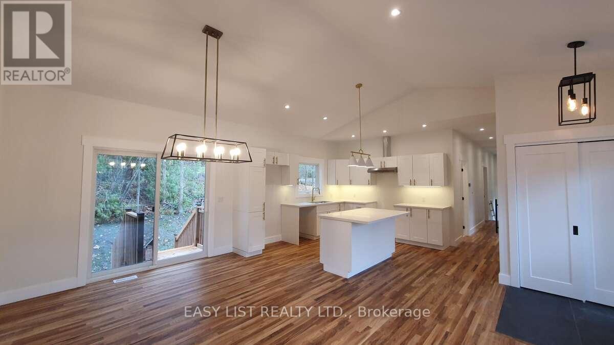 187 Albin Road, Tay, Ontario  L0K 2C0 - Photo 7 - S12466290