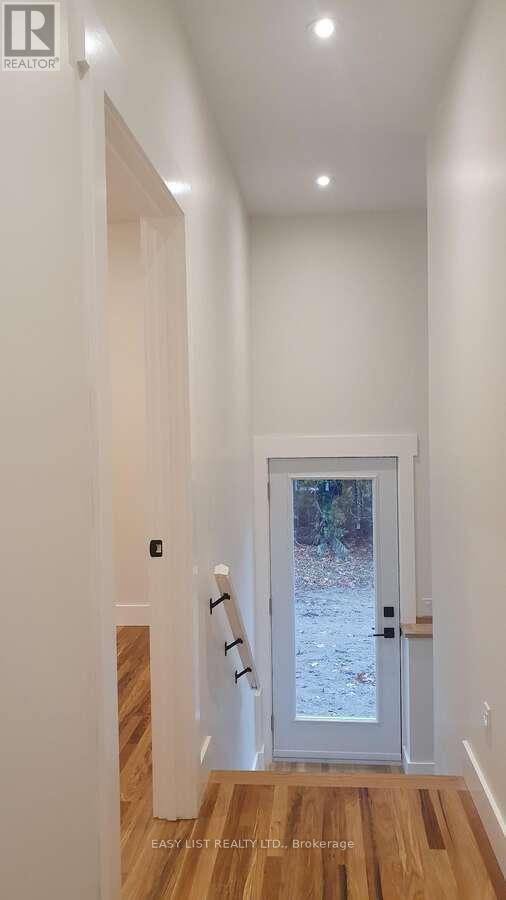 187 Albin Road, Tay, Ontario  L0K 2C0 - Photo 16 - S12466290