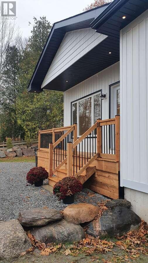 187 Albin Road, Tay, Ontario  L0K 2C0 - Photo 3 - S12466290