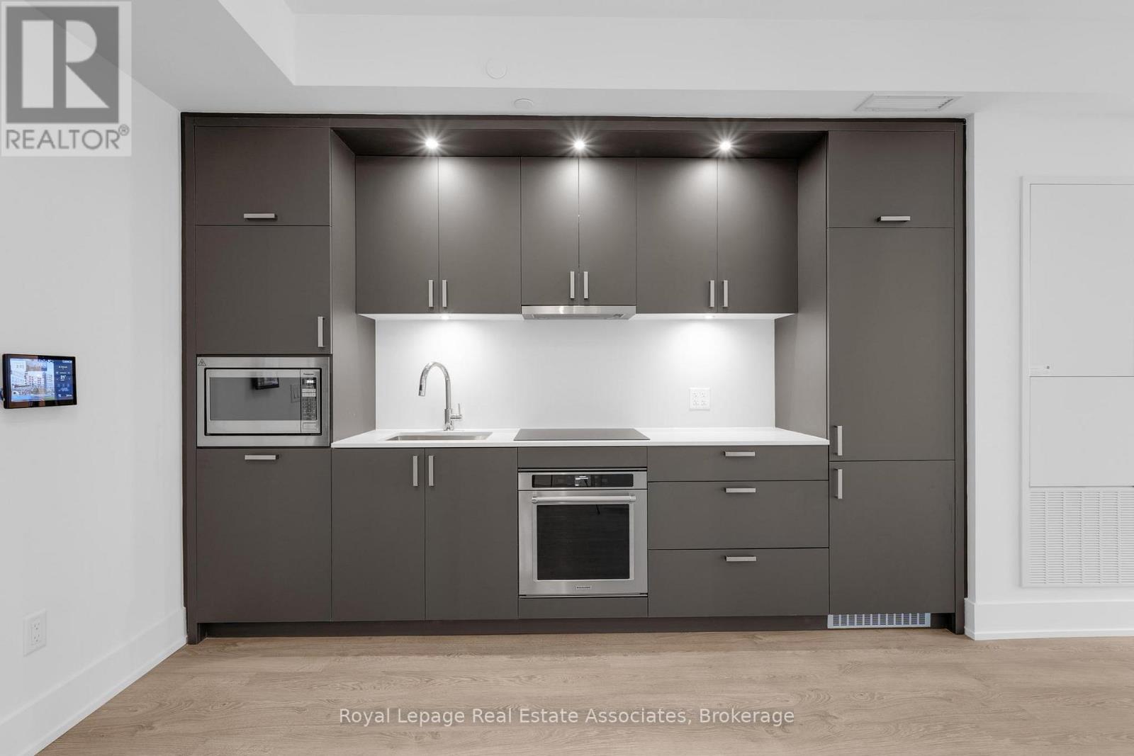 302 - 259 The Kingsway, Toronto, Ontario  M9A 0G2 - Photo 3 - W12425014