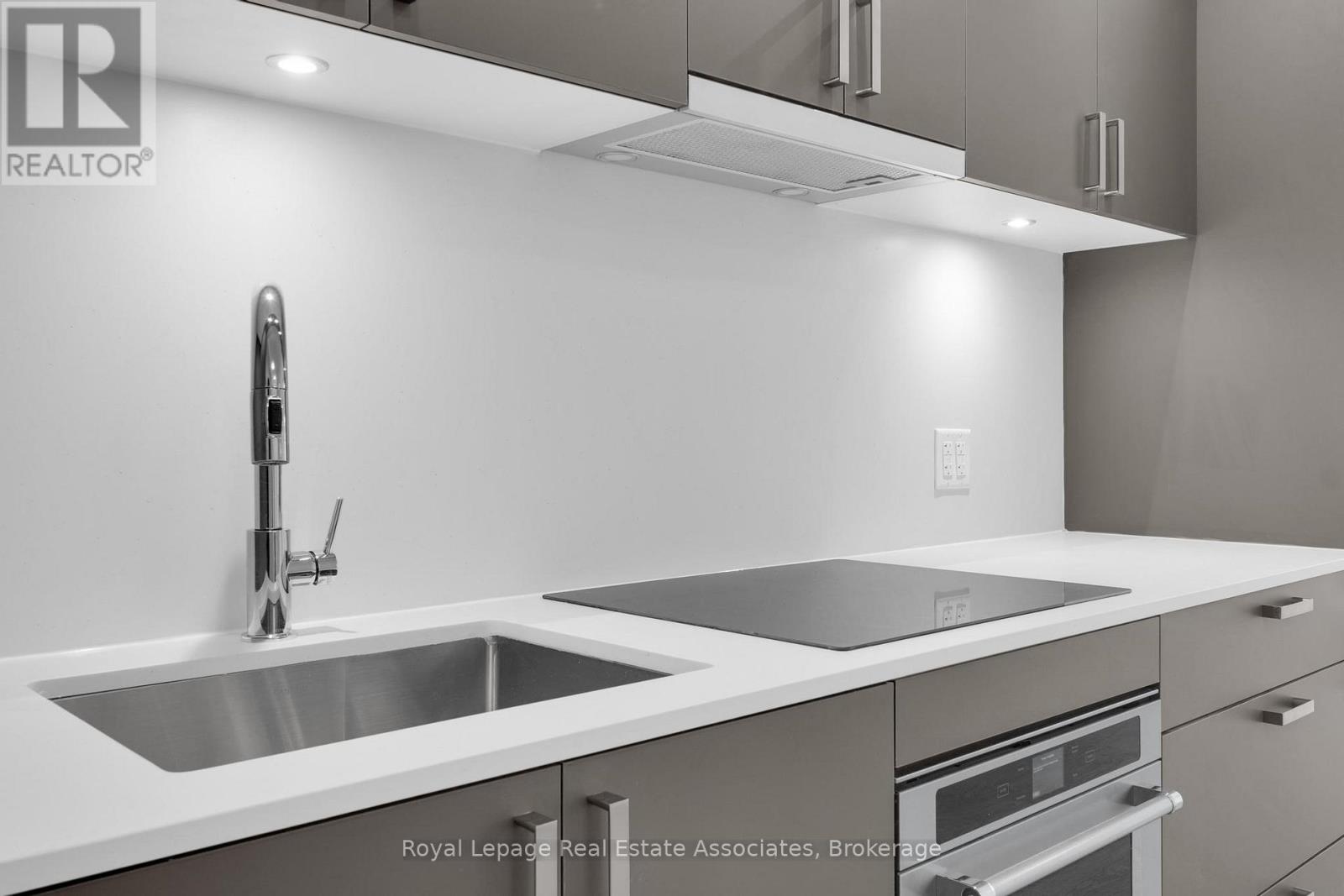 302 - 259 The Kingsway, Toronto, Ontario  M9A 0G2 - Photo 5 - W12425014