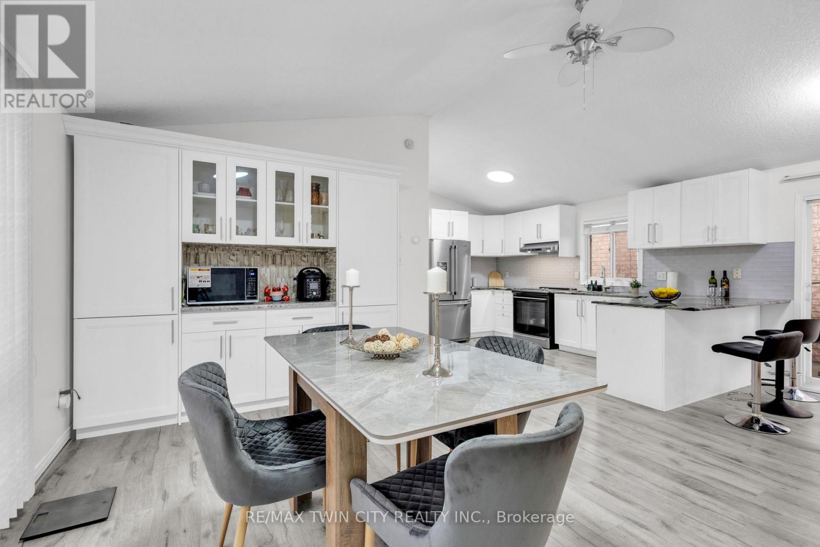 9 Bush Clover Crescent, Kitchener, Ontario  N2E 3P9 - Photo 7 - X12551444