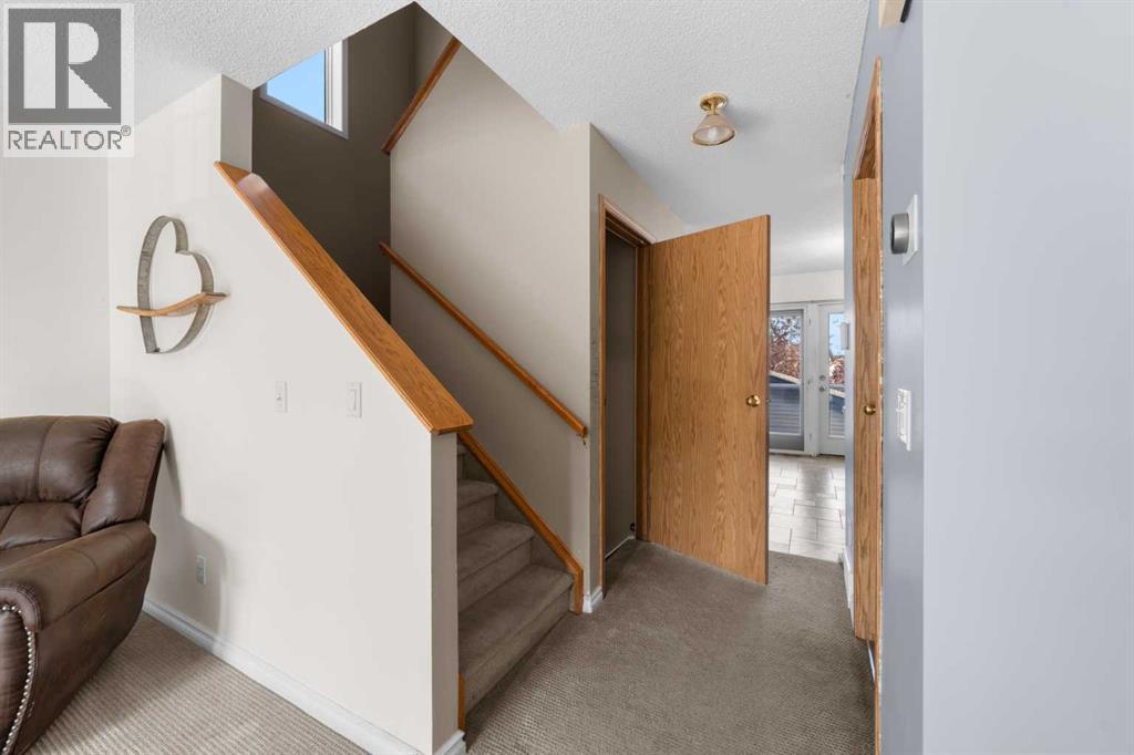 10884 Hidden Valley Drive Nw, Calgary, Alberta  T3A 5H2 - Photo 5 - A2256670