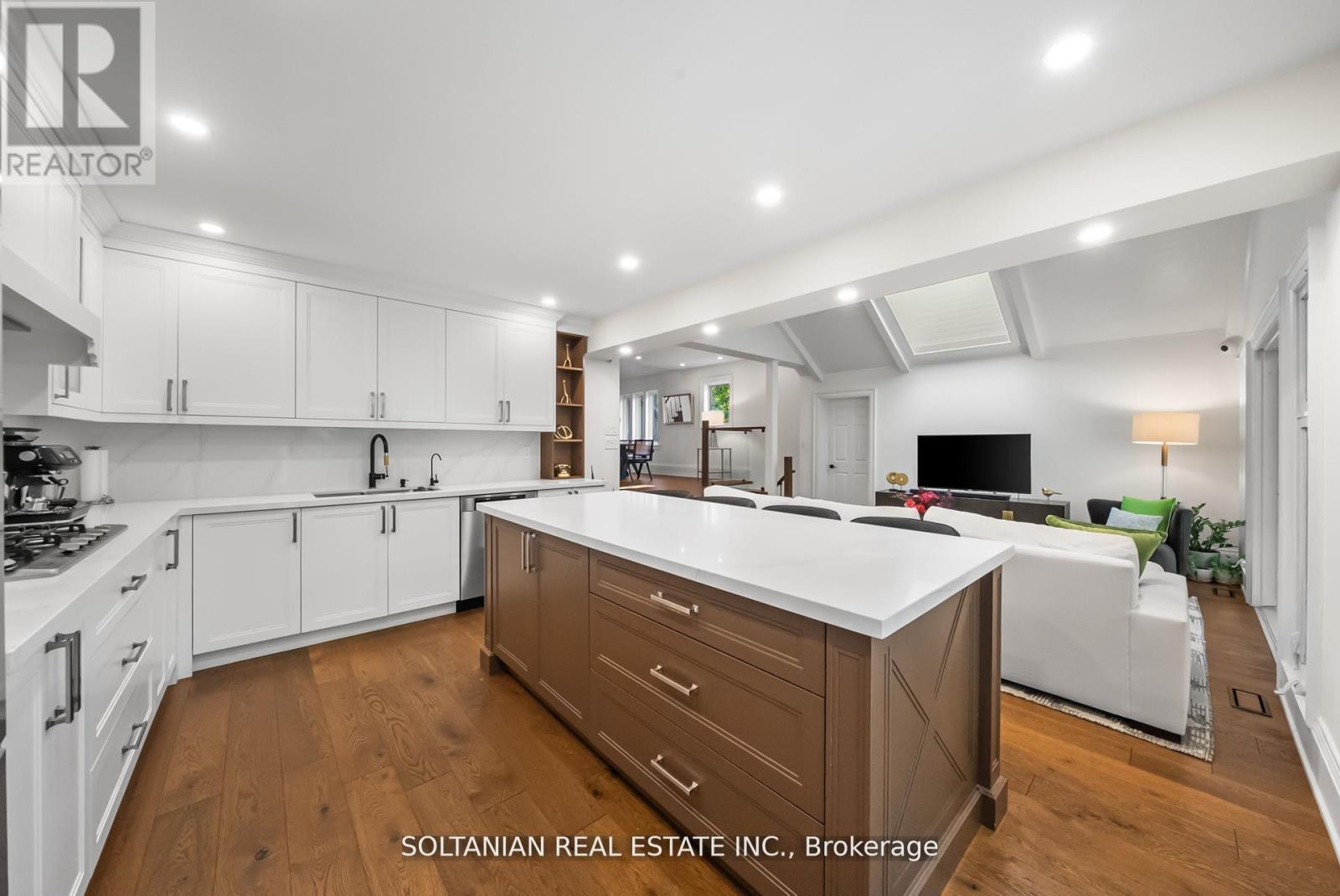 32 Beechwood Avenue, Toronto, Ontario  M2L 1J1 - Photo 16 - C12551528