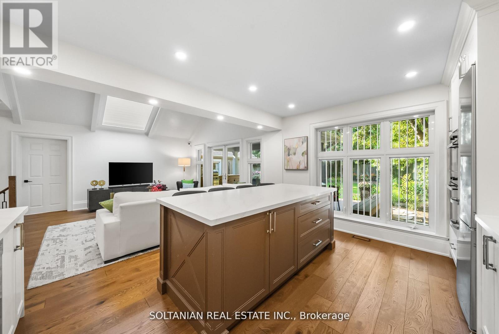 32 Beechwood Avenue, Toronto, Ontario  M2L 1J1 - Photo 18 - C12551528