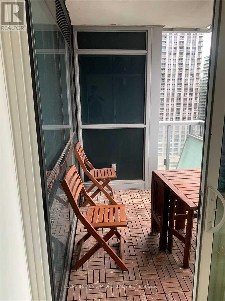 1416 - 386 Yonge Street, Toronto, Ontario  M5B 0A5 - Photo 11 - C12551562