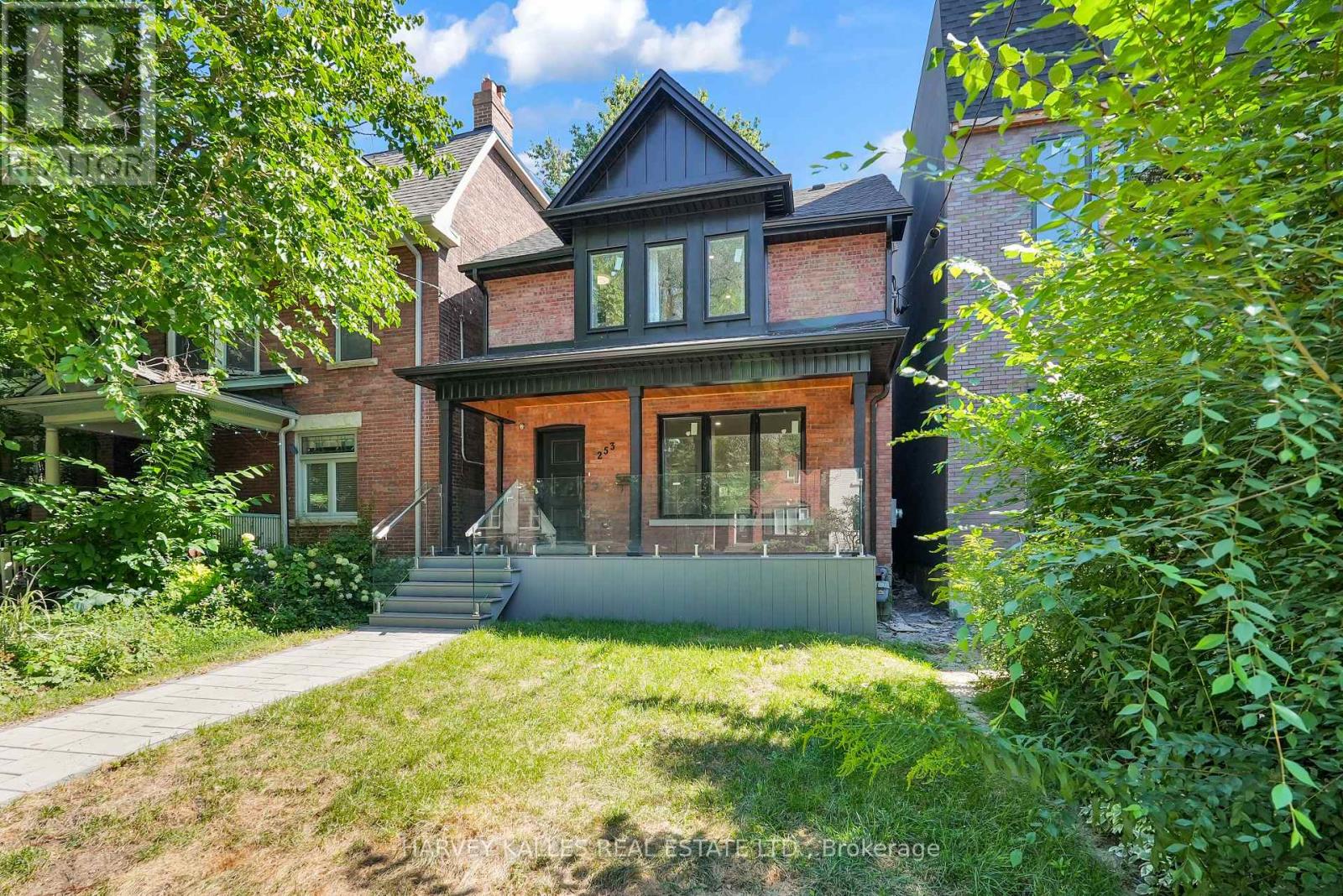253 Albany Avenue, Toronto, Ontario  M5R 3C7 - Photo 2 - C12551578