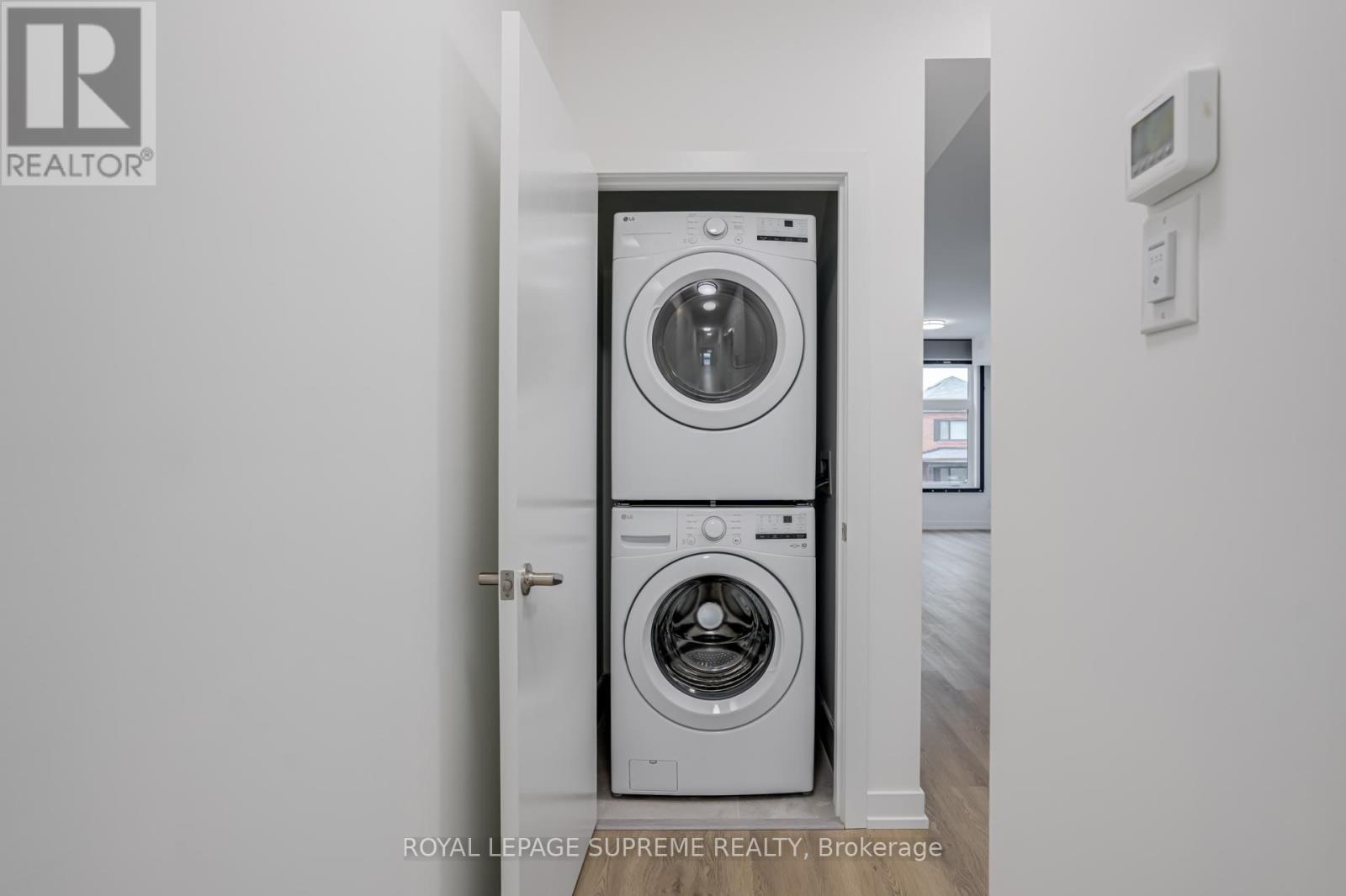 154 Robina Avenue, Toronto, Ontario  M6C 3Y7 - Photo 16 - C12551632