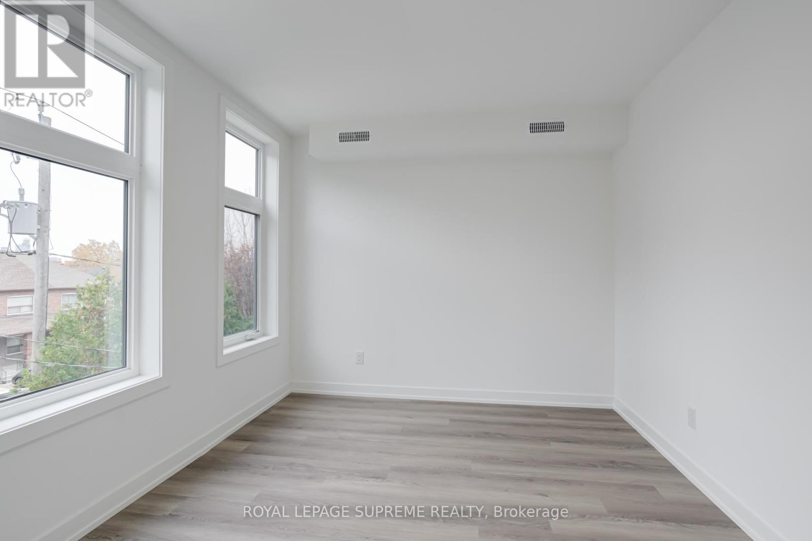 154 Robina Avenue, Toronto, Ontario  M6C 3Y7 - Photo 23 - C12551632