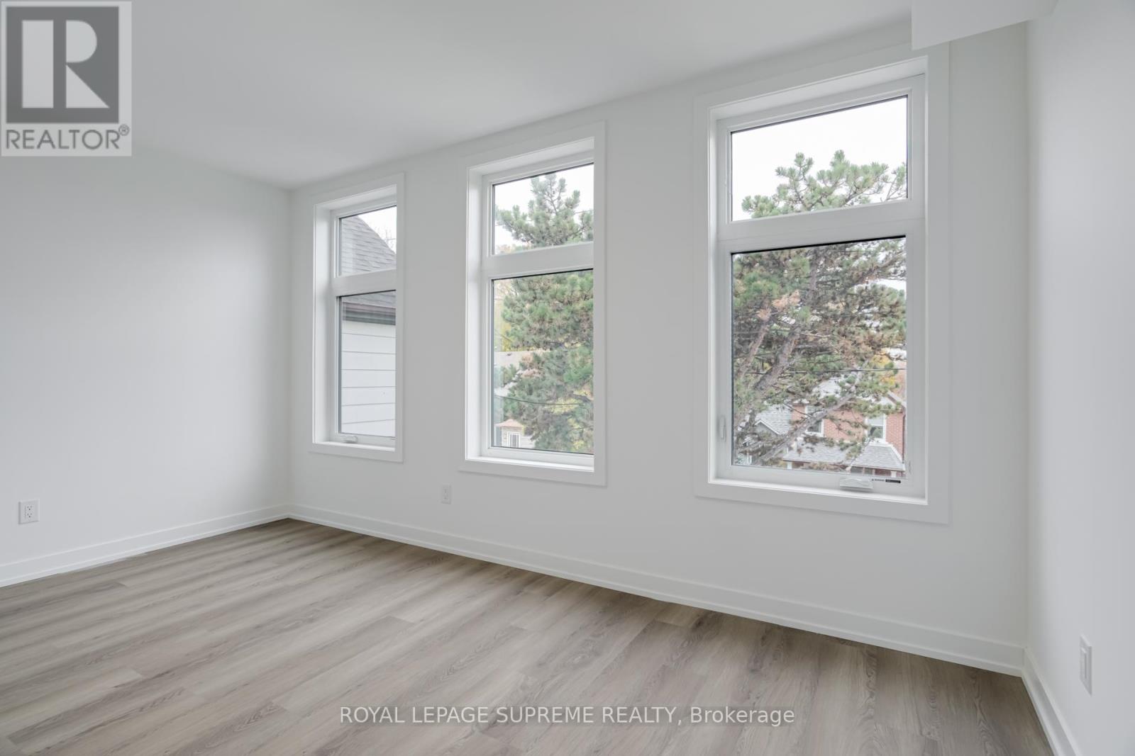 154 Robina Avenue, Toronto, Ontario  M6C 3Y7 - Photo 24 - C12551632