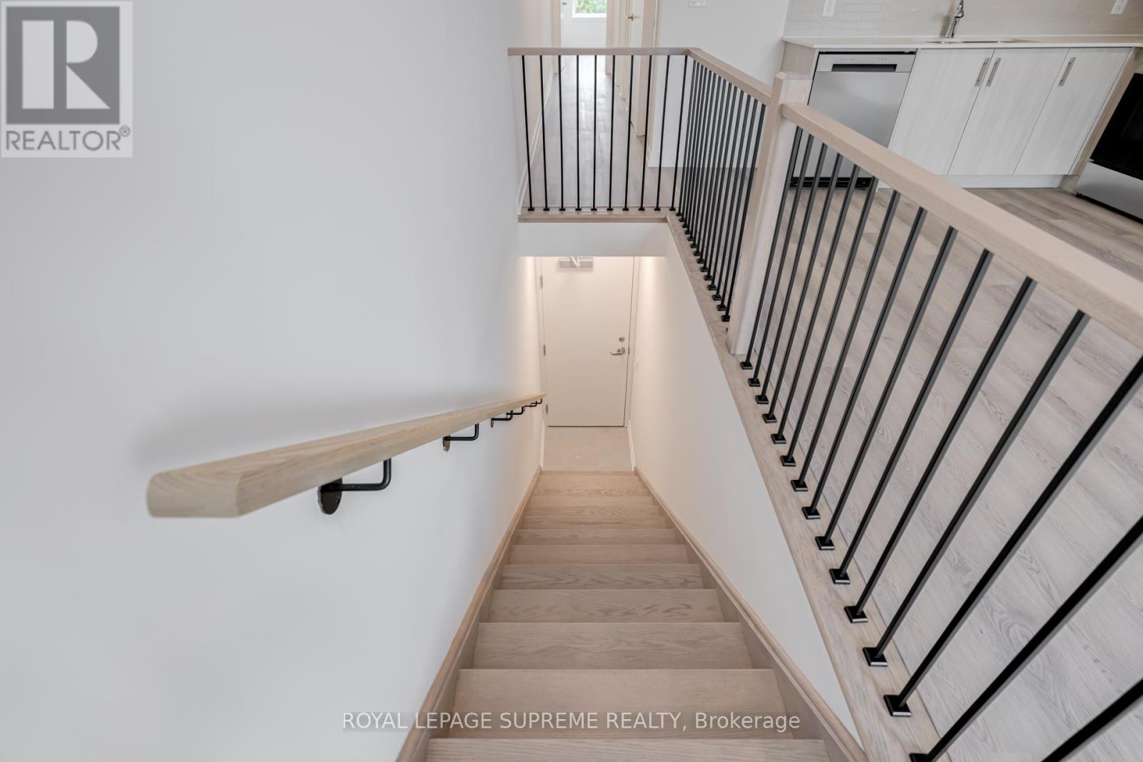 154 Robina Avenue, Toronto, Ontario  M6C 3Y7 - Photo 29 - C12551632