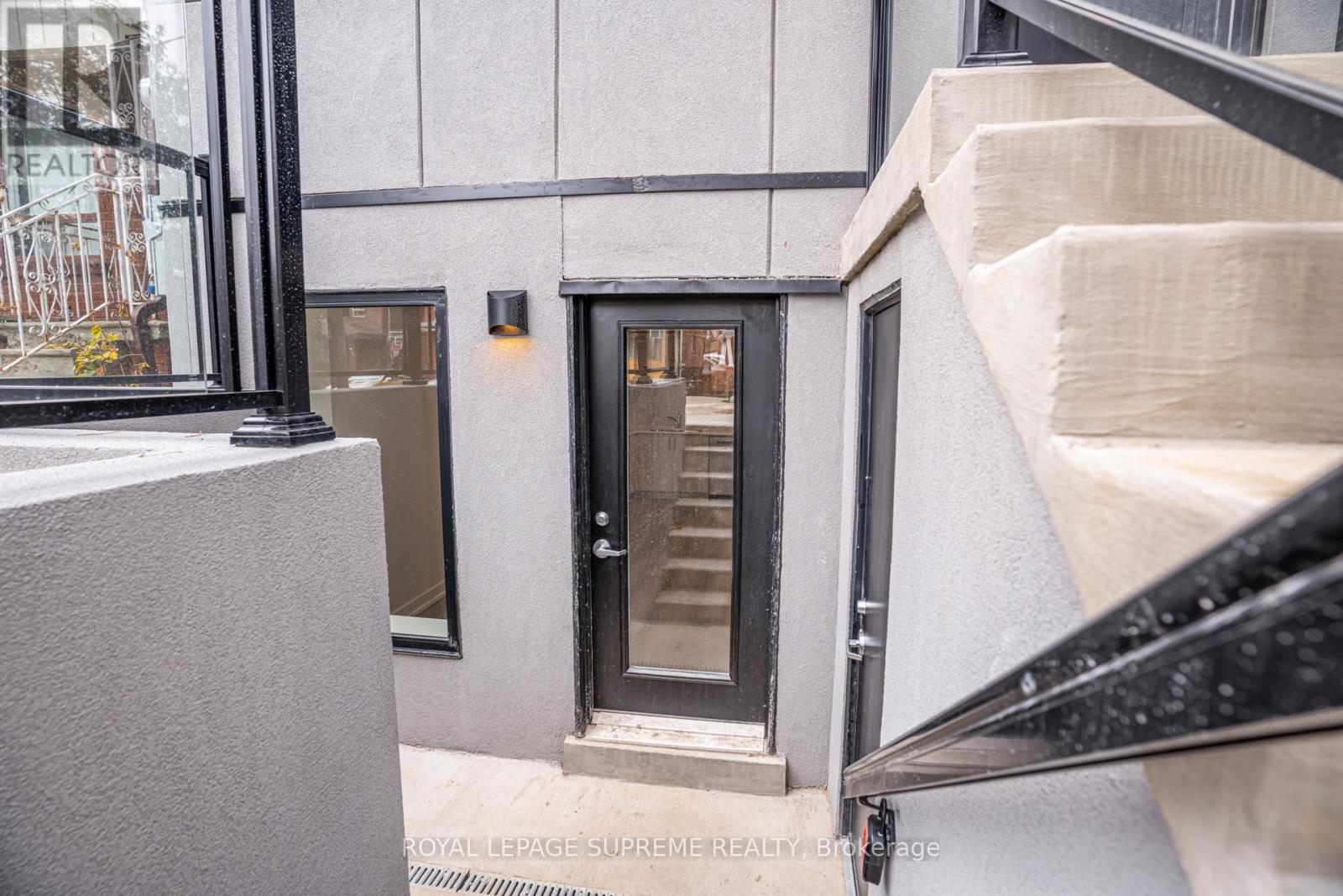 154 Robina Avenue, Toronto, Ontario  M6C 3Y7 - Photo 41 - C12551632