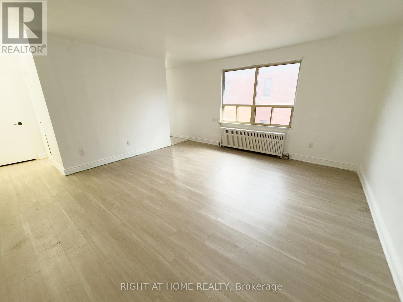 311 - 896 Eglinton Avenue E, Toronto, Ontario  M4G 2L2 - Photo 4 - C12551648