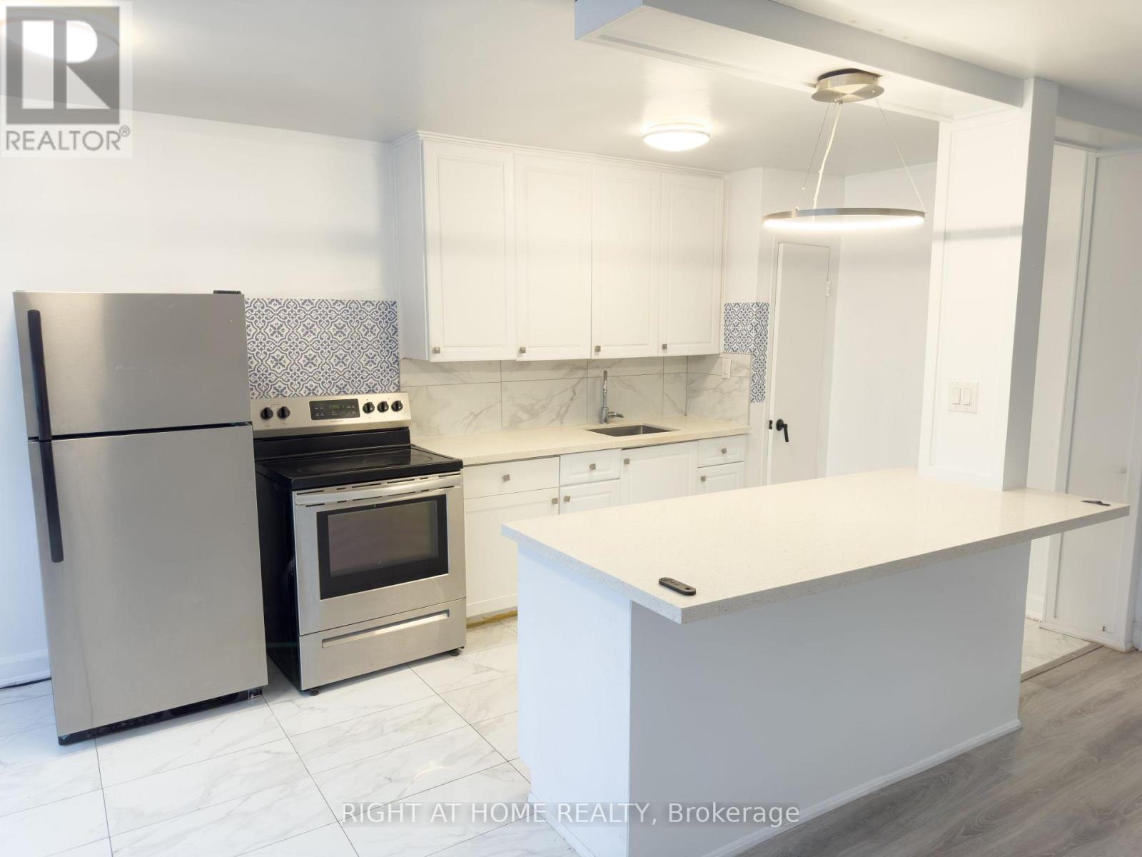 214 - 896 Eglinton Avenue E, Toronto, Ontario  M4G 2L2 - Photo 2 - C12551650