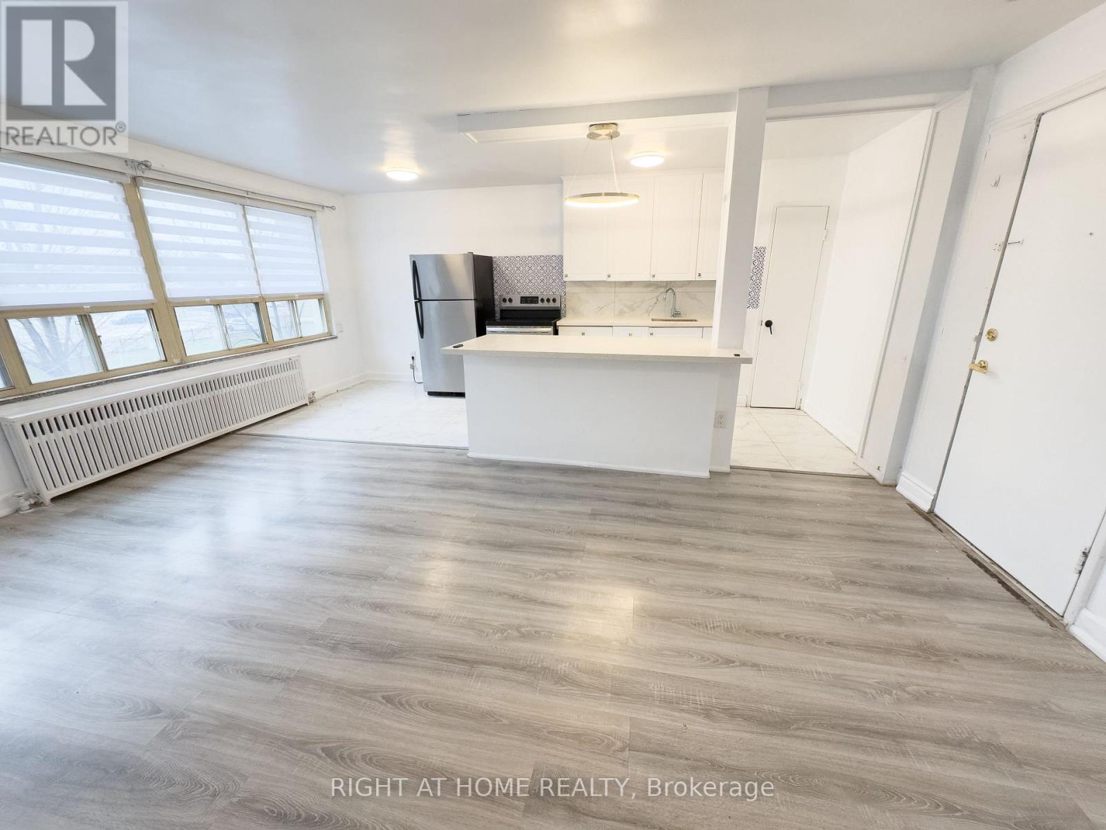 214 - 896 Eglinton Avenue E, Toronto, Ontario  M4G 2L2 - Photo 3 - C12551650