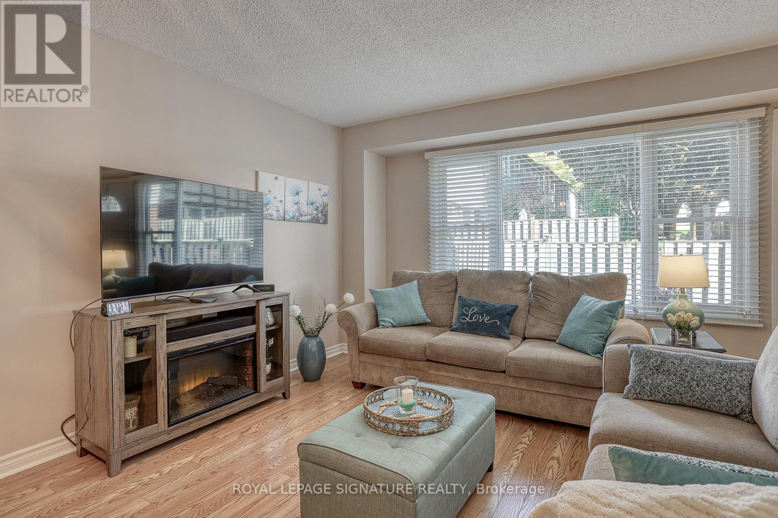 5 GOLDEN APPLEWAY, Toronto, Ontario