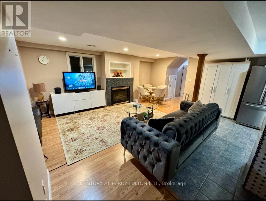 396 Hewitt Circle, Newmarket, Ontario  L3X 2L8 - Photo 5 - N12551166