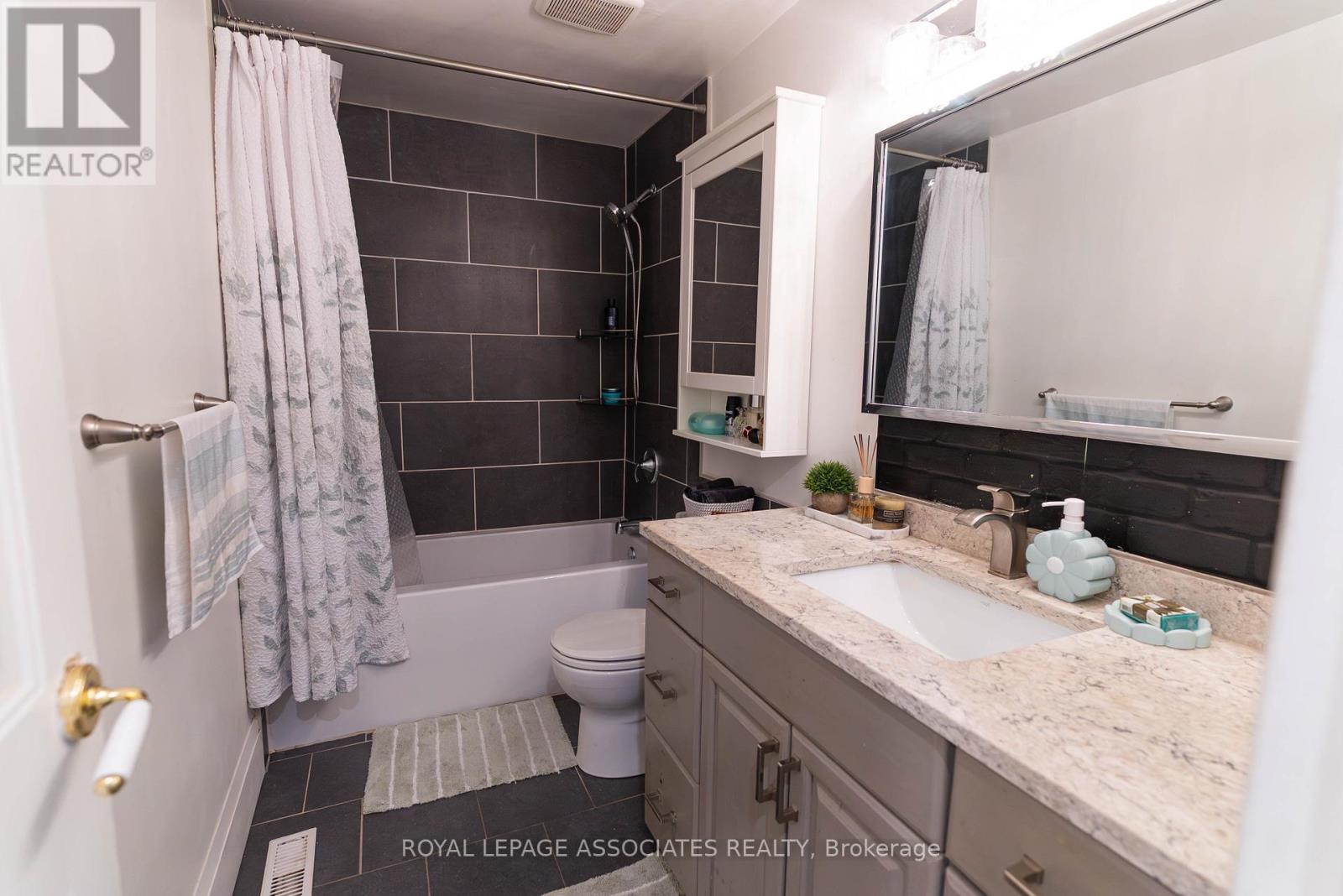 692 Down Crescent, Oshawa, Ontario  L1H 7Y1 - Photo 15 - E12551600