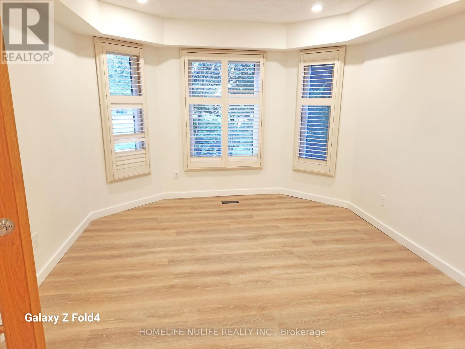 942 Snowbird Street, Oshawa, Ontario  L1J 8J8 - Photo 4 - E12551670