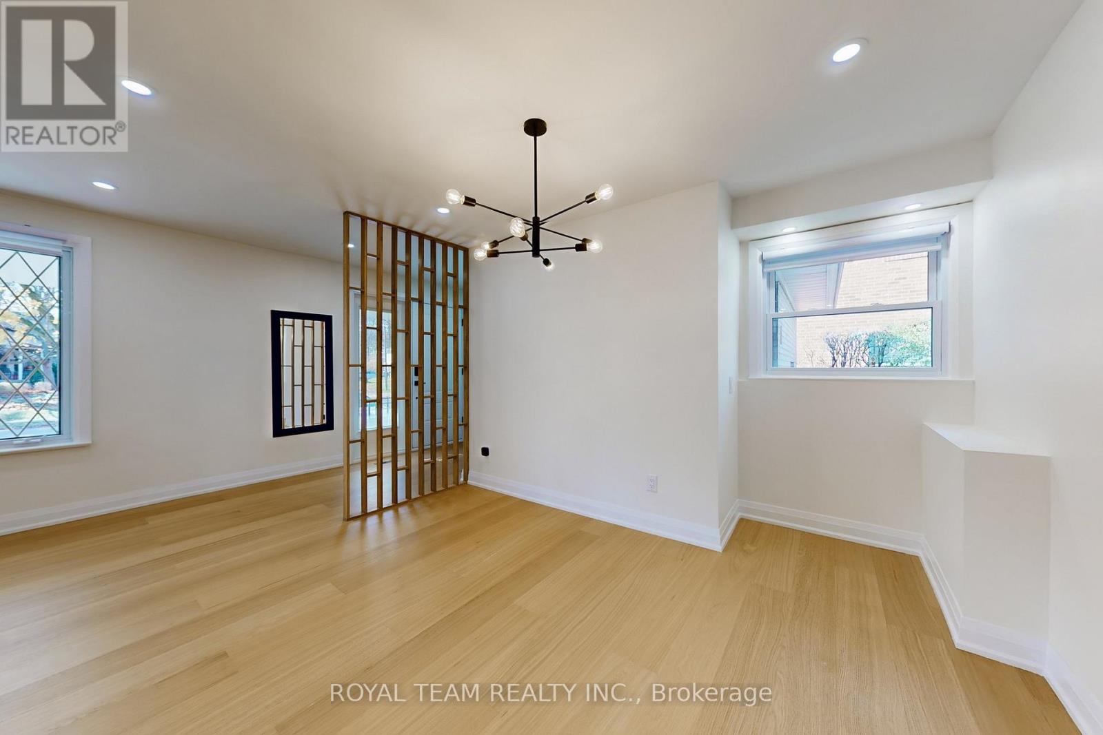 37 Markland Drive, Toronto, Ontario  M9C 1M9 - Photo 15 - W12550816