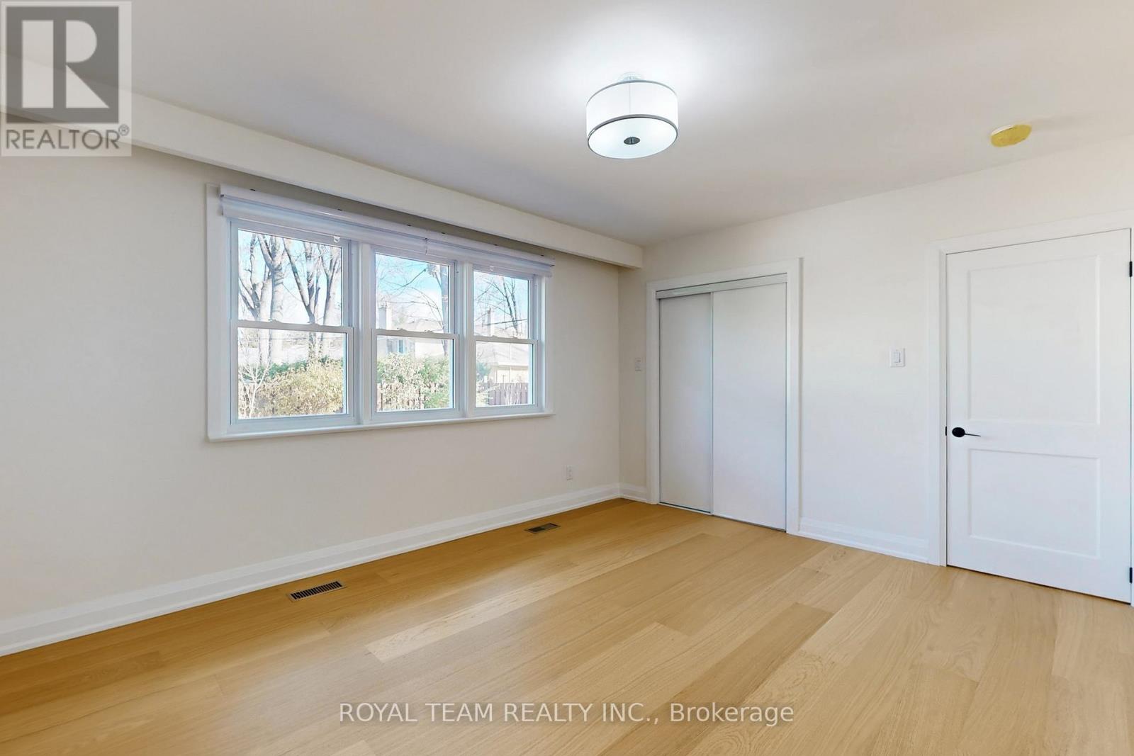 37 Markland Drive, Toronto, Ontario  M9C 1M9 - Photo 20 - W12550816