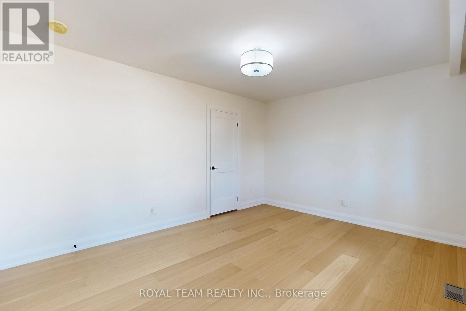 37 Markland Drive, Toronto, Ontario  M9C 1M9 - Photo 22 - W12550816