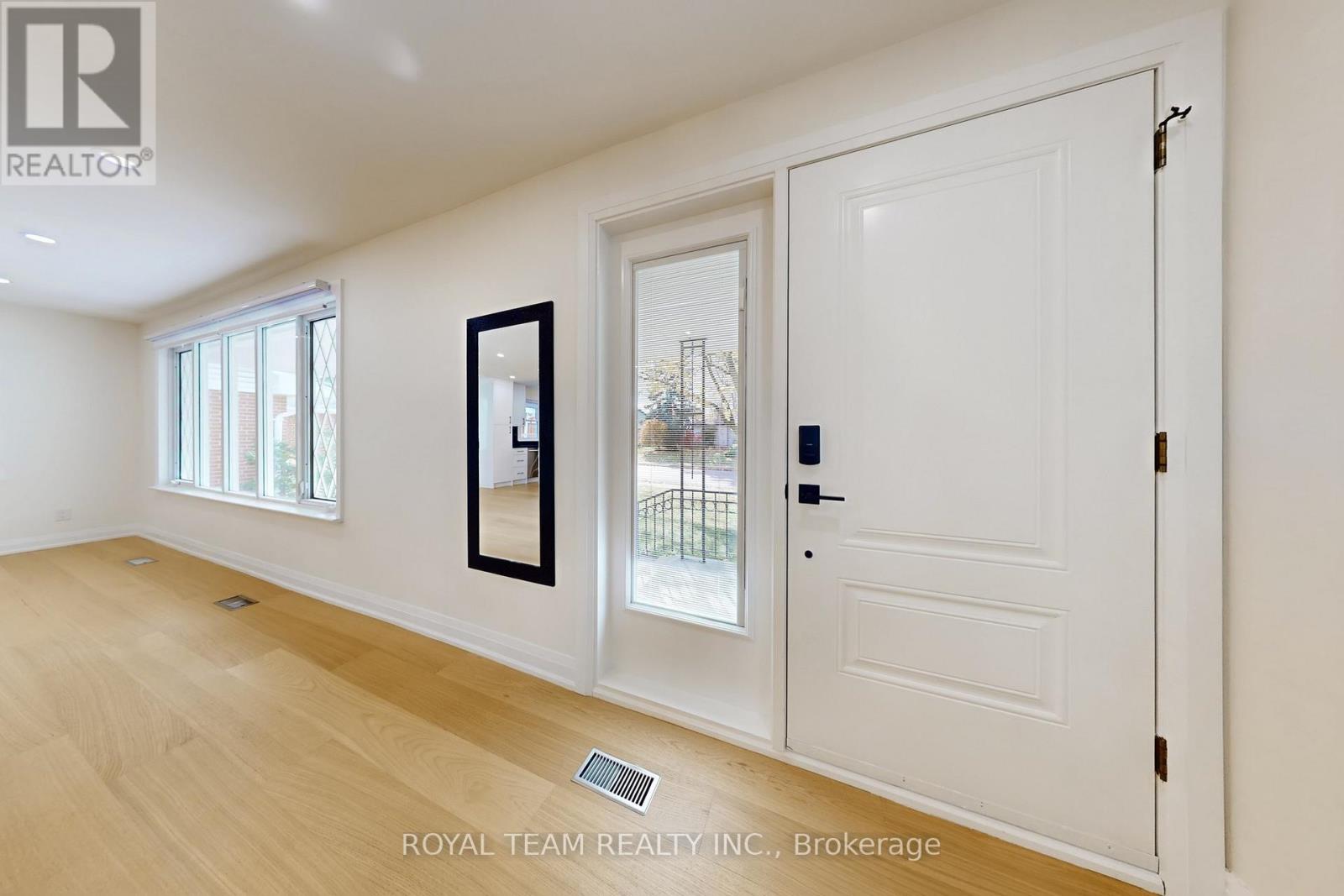 37 Markland Drive, Toronto, Ontario  M9C 1M9 - Photo 4 - W12550816