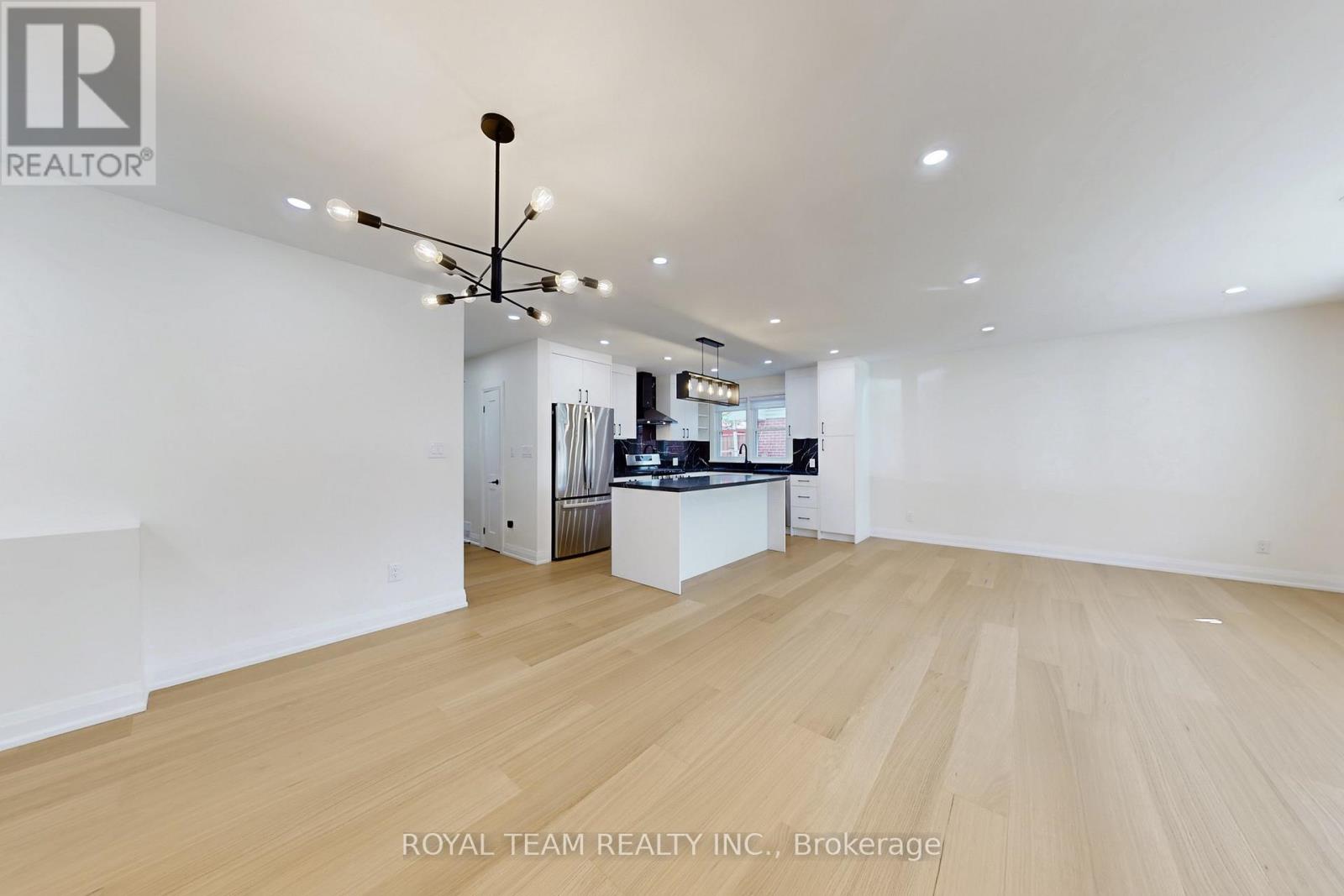 37 Markland Drive, Toronto, Ontario  M9C 1M9 - Photo 7 - W12550816