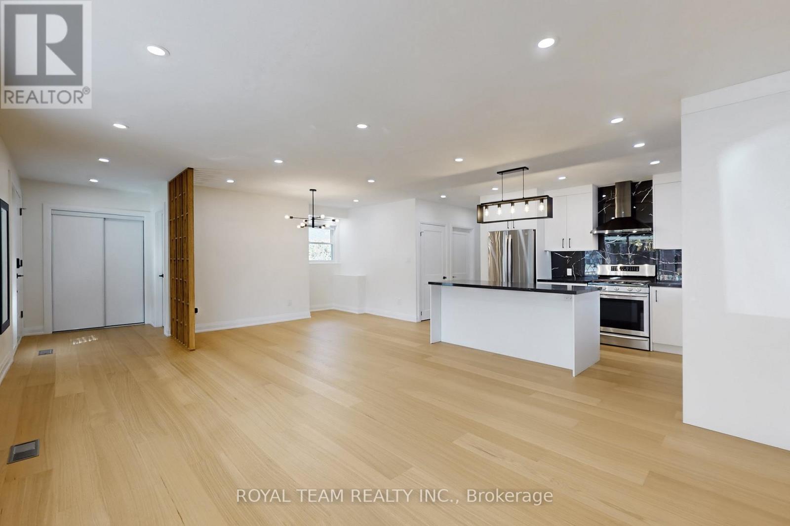 37 Markland Drive, Toronto, Ontario  M9C 1M9 - Photo 8 - W12550816