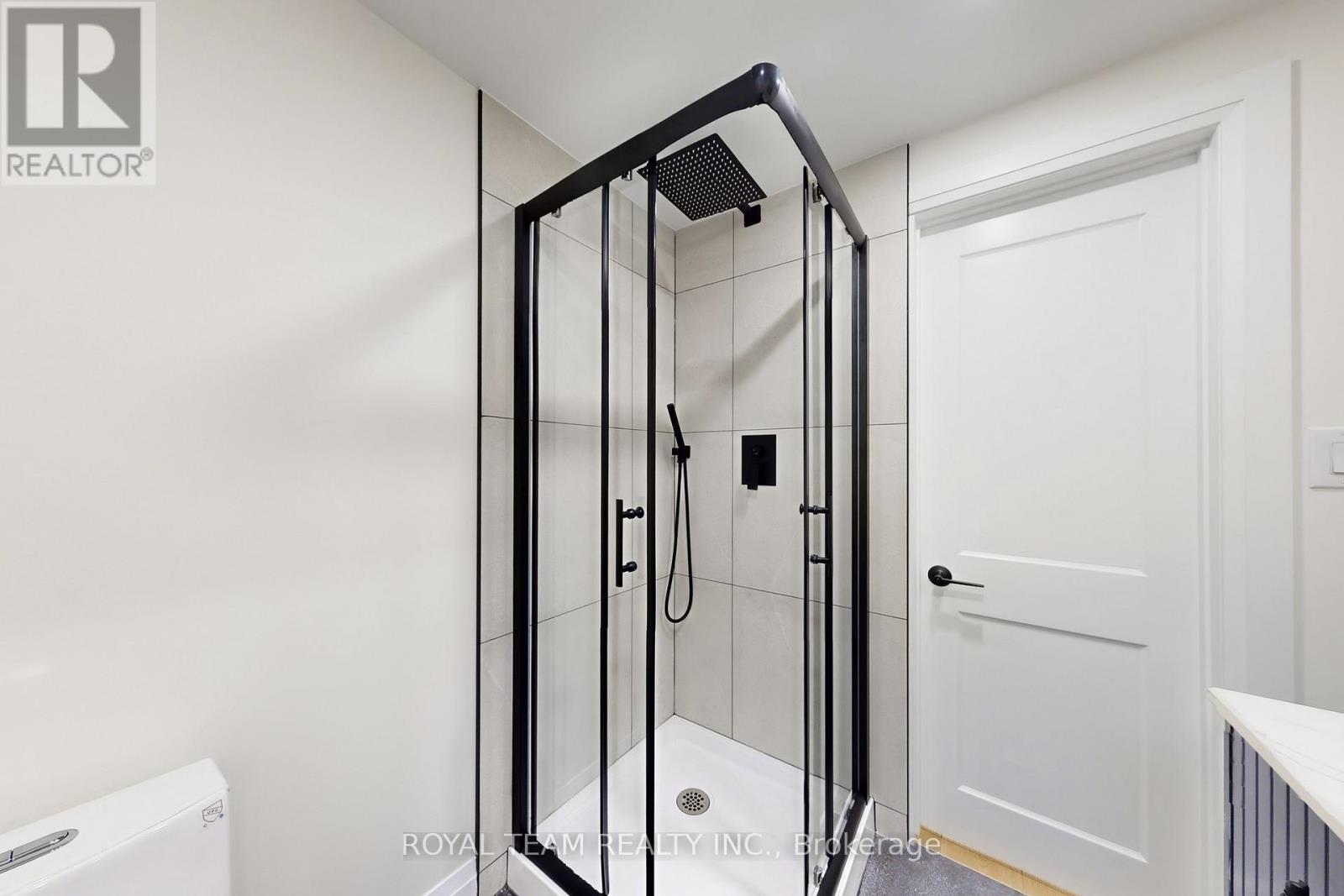 37 Markland Drive, Toronto, Ontario  M9C 1M9 - Photo 45 - W12550816