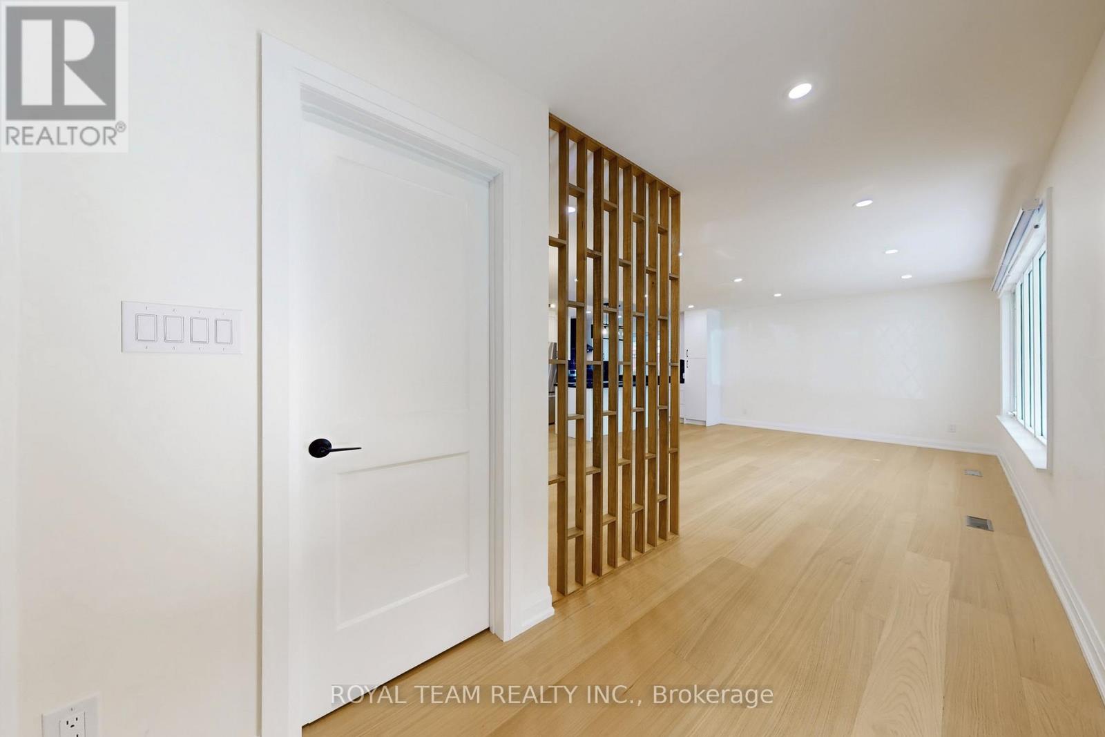 37 Markland Drive, Toronto, Ontario  M9C 1M9 - Photo 5 - W12550816