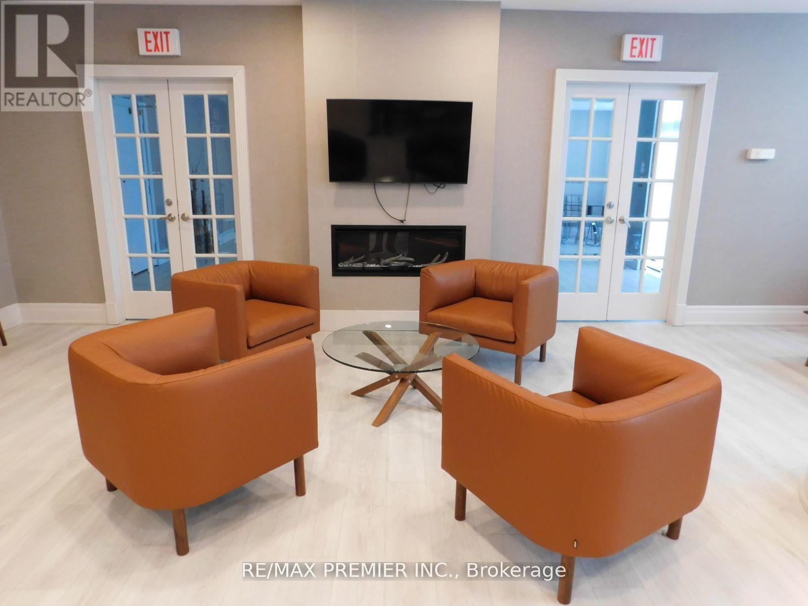 1213 - 39 Oneida Crescent, Richmond Hill, Ontario  L4B 4T9 - Photo 4 - N12551464