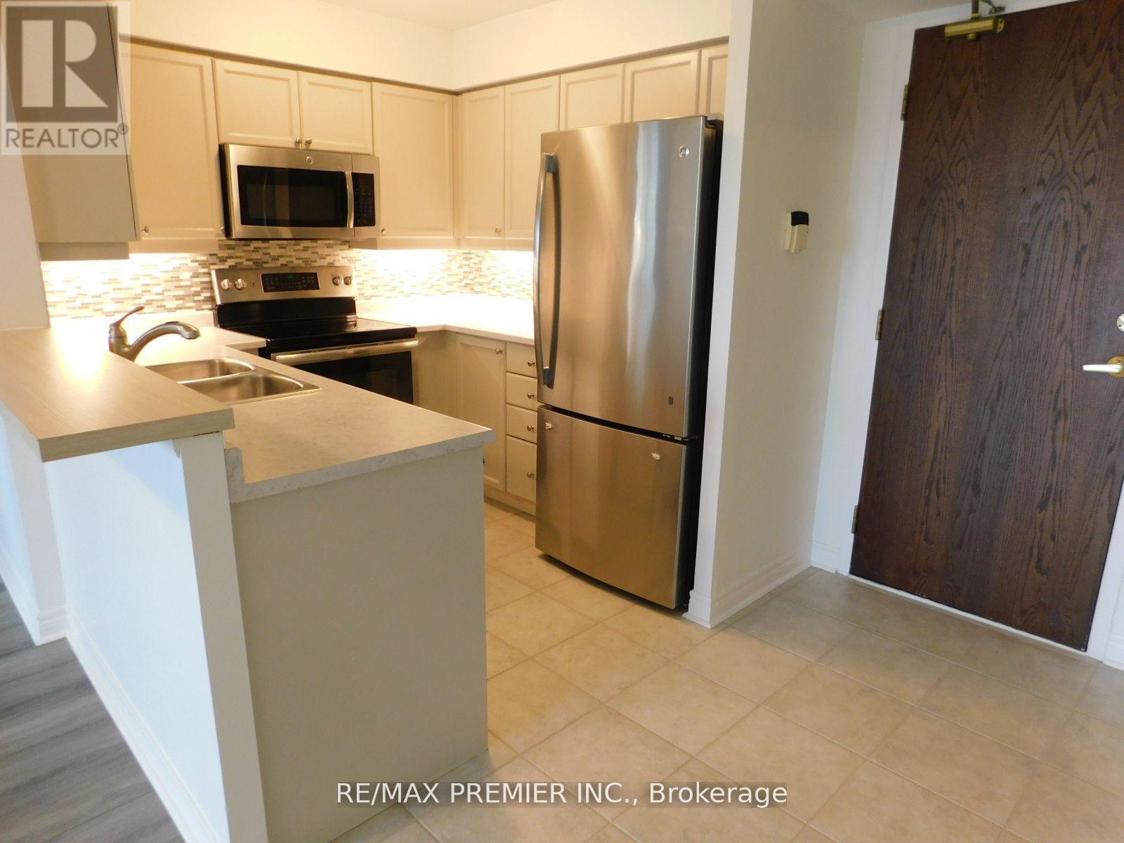 1213 - 39 Oneida Crescent, Richmond Hill, Ontario  L4B 4T9 - Photo 5 - N12551464